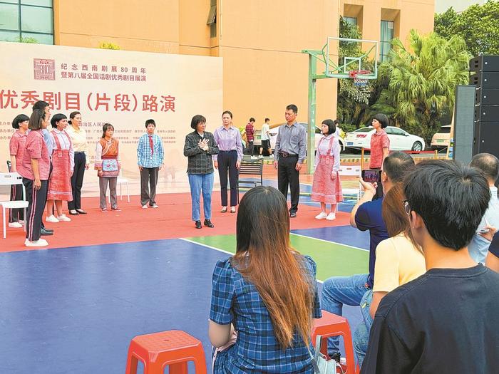 全国话剧优秀剧目《桂梅老师》走进广西艺术学院