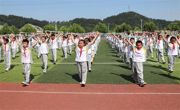 柯家小学阳光大课间—花样跳绳助力学生健康快乐成长