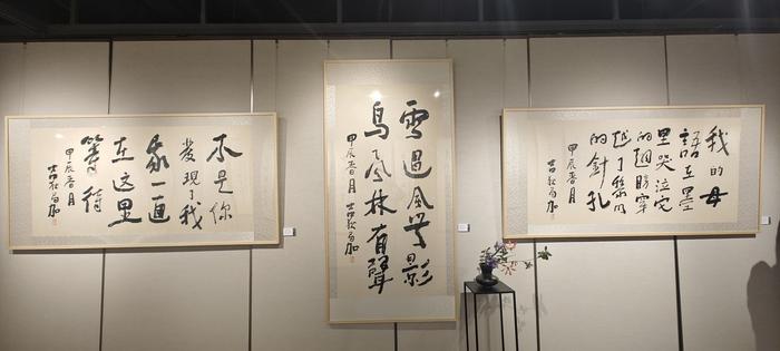 诗歌书法绘画展亮相上海 吉狄马加：艺术及其创造者必须关照生命