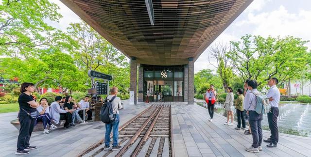 徐汇滨江这块草坪火了！参与“西岸玩旅·微旅行”，还有更多“未知宝藏”