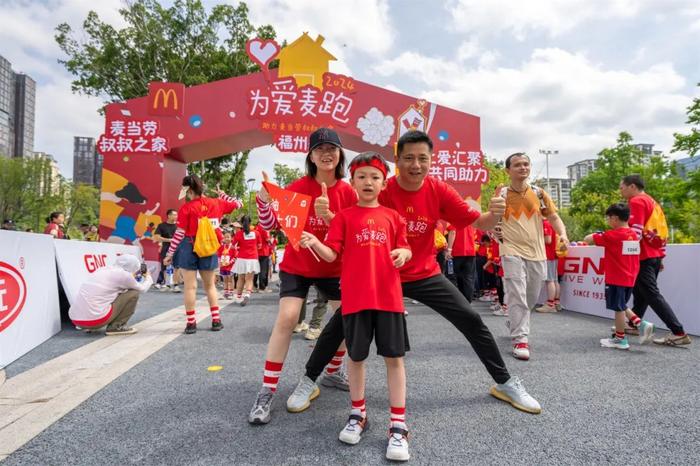 给力！福州娃“为爱麦跑”！