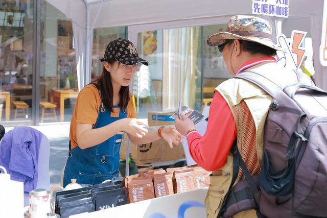 咖啡煮荷包蛋，好吃么？一场融合国际范和乡土味的咖啡集市在大虹桥举行