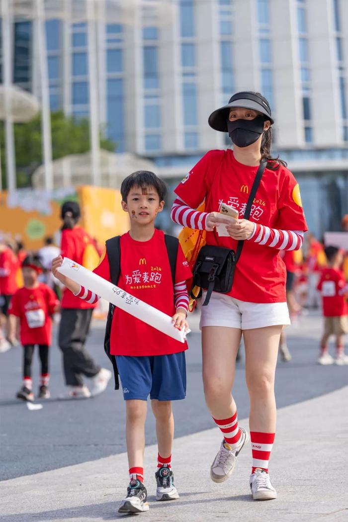 给力！福州娃“为爱麦跑”！