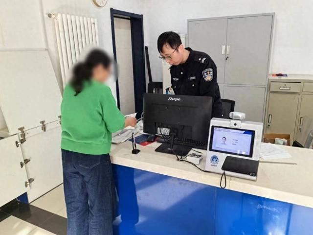 户籍民警开出“良方” 容缺受理群众落户“急症”