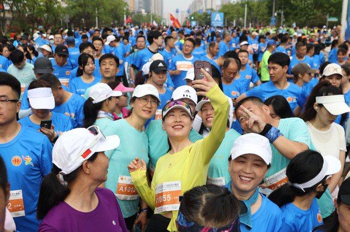 现场高清大图来了！首届全国职工马拉松系列赛（日照站）完赛