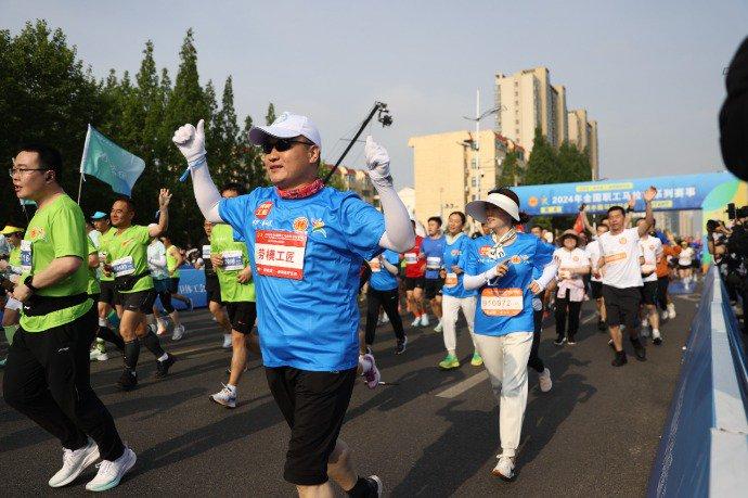 现场高清大图来了！首届全国职工马拉松系列赛（日照站）完赛