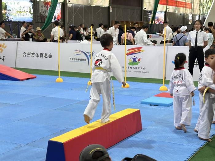 省幼儿体育大会幼儿跆拳道表演大赛在天台举行，赛事经济带动乡村文旅振兴