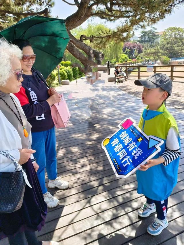 青岛周末志愿行动：暖心接力，展现青春正能量