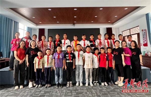 锦宏小学音乐教师参与“春蕾加油站·大戏进校园”社团活动指导