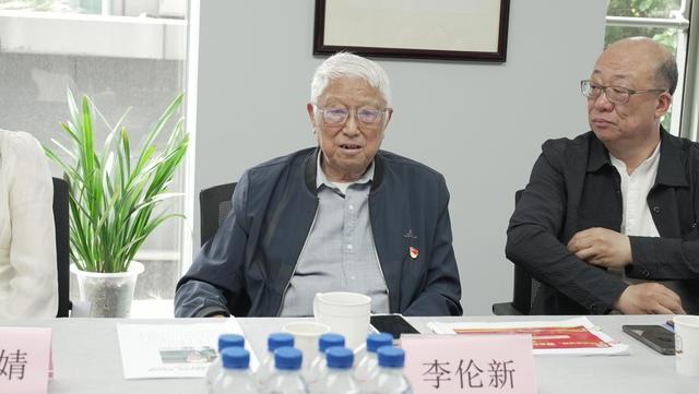 纪念上海解放75周年，90岁高龄的他重回故地上了一堂特殊“党课”！