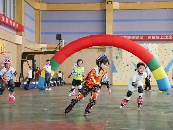 同场竞技 以赛促学--内乡县第一届中小学生轮滑校级联赛举行