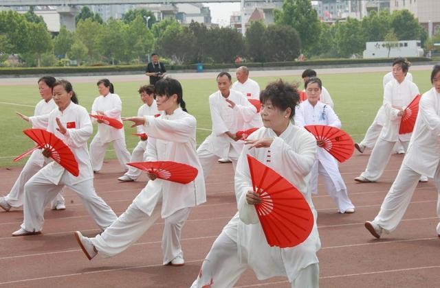 邹城市举办全国老年人太极拳健身大联动展演活动