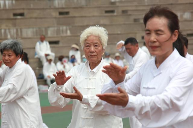 邹城市举办全国老年人太极拳健身大联动展演活动