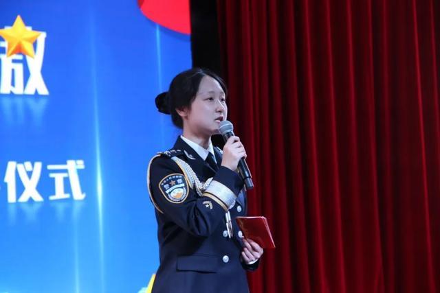 今日小满遇见520，警小丫们写封情书给妈妈