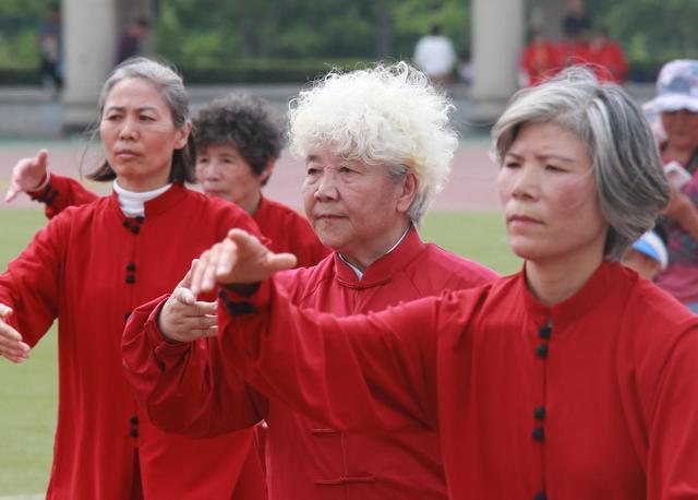 邹城市举办全国老年人太极拳健身大联动展演活动