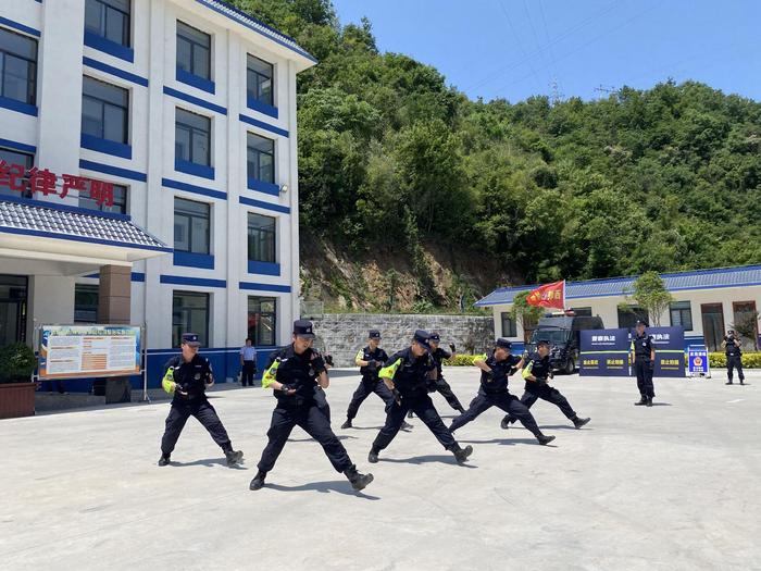 西峡县双龙镇第二中心小学参加“双龙镇龙警少年社会实践活动”启动仪式