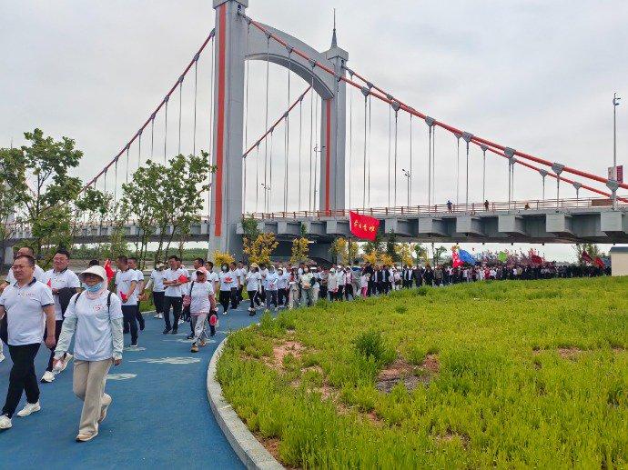 4000余名职工参与辽宁庄河市徒步大会