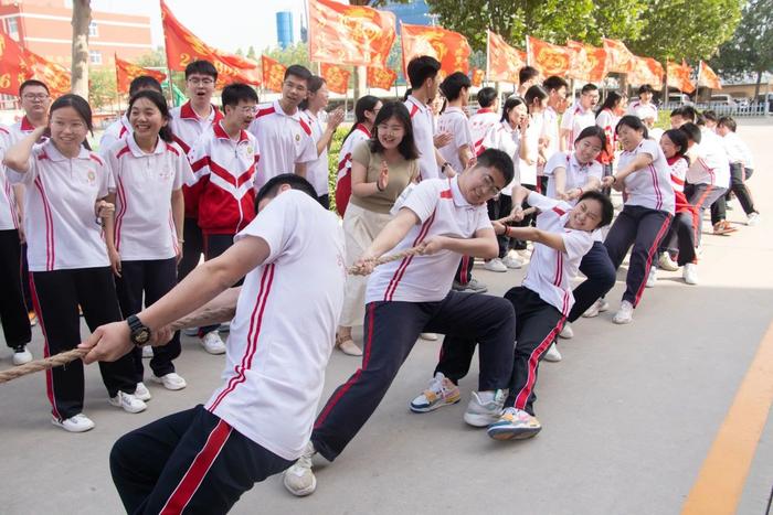 热血拔河 笑迎高考  衡水十三中高三学子拔出“洪荒之力”