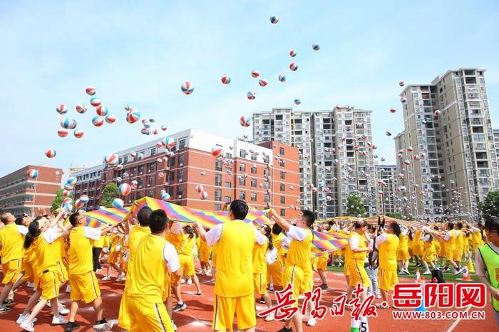 岳阳市华夏幼儿园：玩转篮球 挑战自我