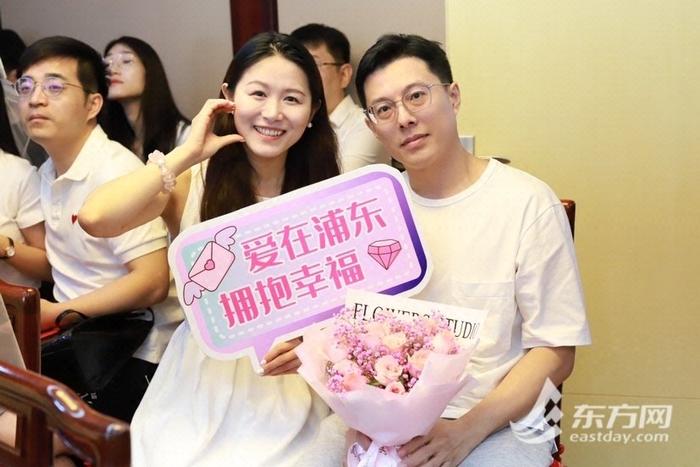 “520”沪上新人定格甜蜜瞬间，临港新片区滴水湖婚姻登记点启动建设