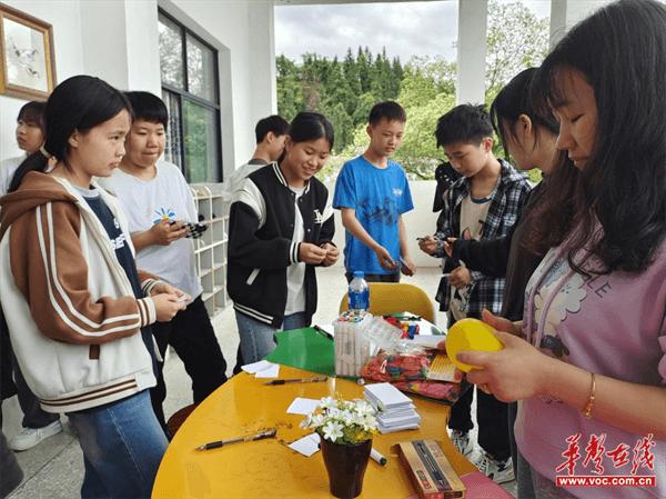 龙山县桂塘镇九年制学校开展心理健康月主题活动