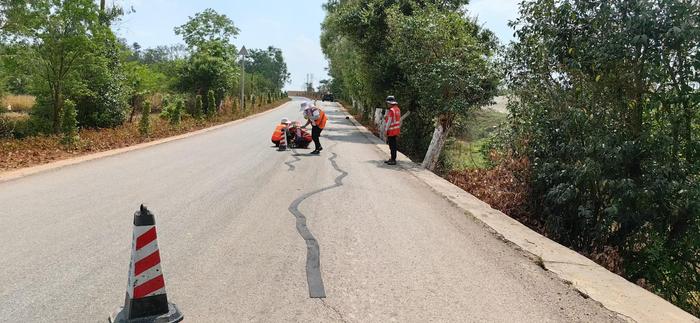 云南文山州农村公路养护一天一个大变样