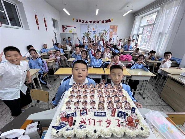 学会感恩与分享！江沿小学送给学生成长礼