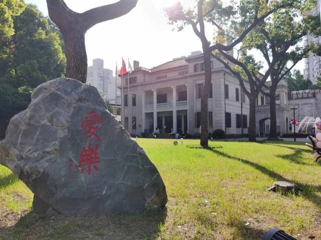 听曹家渡“三十而立”故事，游爱乐乐团“可阅读”建筑，共享烛光与音乐点亮的浪漫“星光夜”……