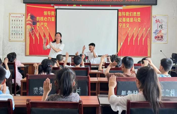 新野县樊集乡第一中心小学开展青少年心理健康辅导活动