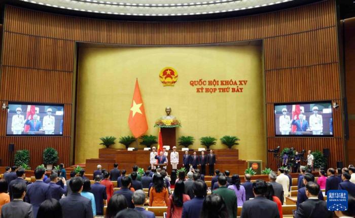 “英雄之子”“反腐干将” 苏林当选越南国家主席