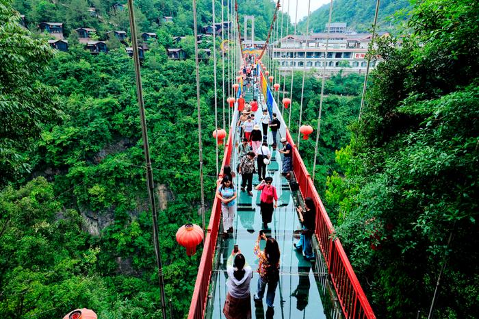 共迎中国旅游日 于恩施地心谷遇见幸福生活