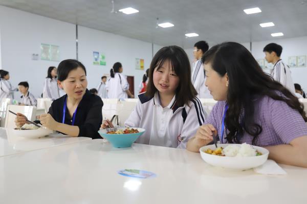 中国学生营养日丨学生在校伙食咋样？直击十堰这些学校食堂