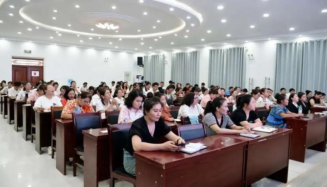 巴楚县教育系统迎来上海专家调研并指导工作丨走进静安对口支援地区