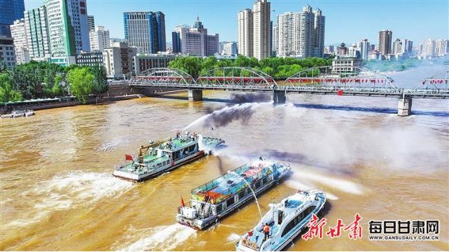 【图片新闻】兰州举行水上交通综合应急演练