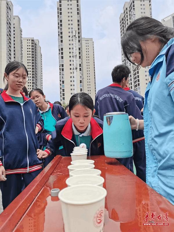 快乐游园 拥抱阳光  怀化市实验中学举办第一届心理游园会