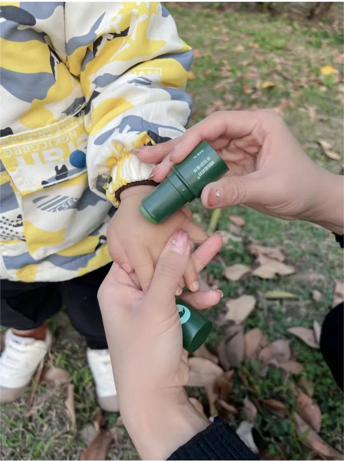 孩子被蚊子咬了别再只用花露水了！这个方法更靠谱