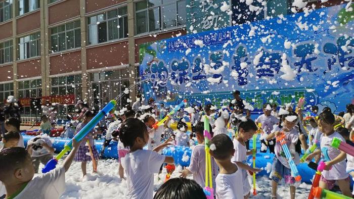 “泡沫之夏，童趣无限”———社旗县实验学校幼儿园六一儿童节活动纪实