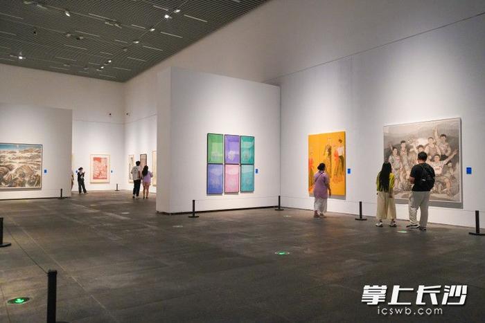 图视汇丨青春与艺术碰撞，高校毕业季美术作品展精彩纷呈