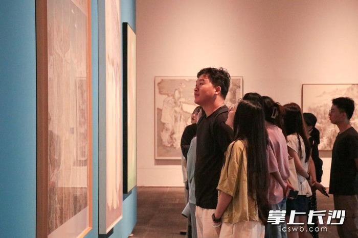 图视汇丨青春与艺术碰撞，高校毕业季美术作品展精彩纷呈