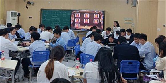 数据驱动教学转型，高中“双新”实施研究与实践项目市级展示在上海市洋泾中学举行