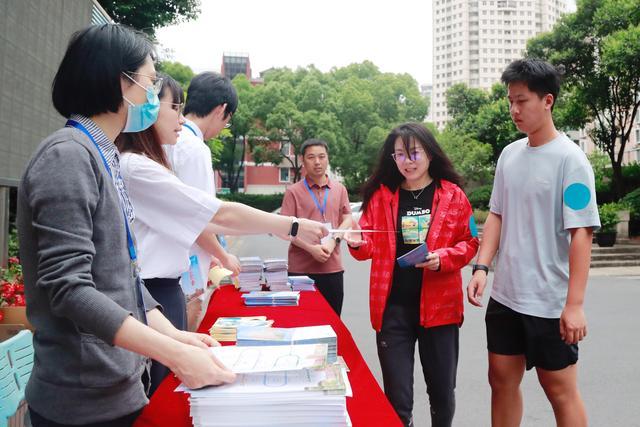 卢湾高中“校园开放日”：沉浸式探校，体验感拉满