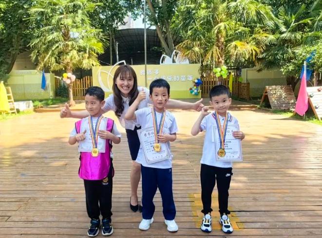 秦川幼儿园教育集团进行《阳光儿童，“绳”彩飞扬》趣味跳绳PK赛