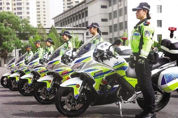 省公安厅为兰州公安交警配发20辆警用摩托车