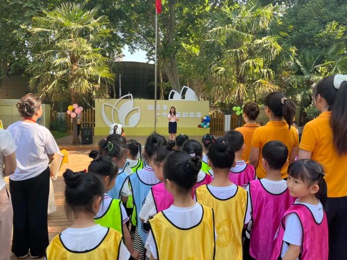秦川幼儿园教育集团进行《阳光儿童，“绳”彩飞扬》趣味跳绳PK赛