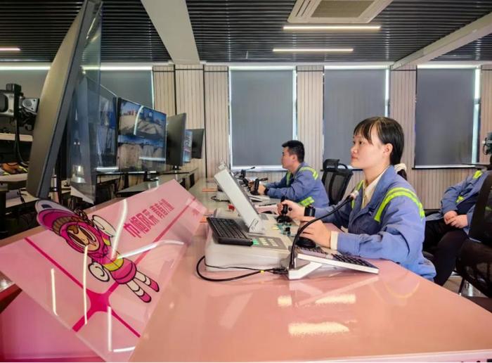 5G无人集卡、远控装箱……宁波舟山港建成全国规模最大港口5G专网