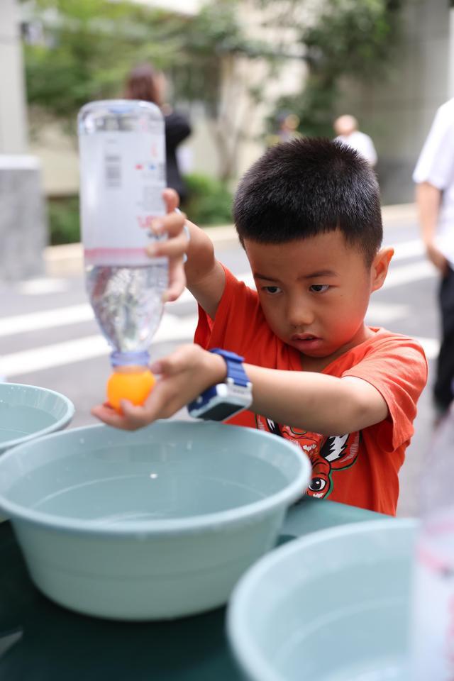 强体魄、传风俗、品百家宴……这个街道的家庭文化节开幕了！