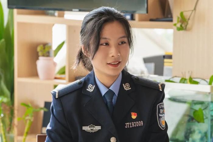 曾去清华访学，这个“00后”女警让刑侦“老手”折服！早安~