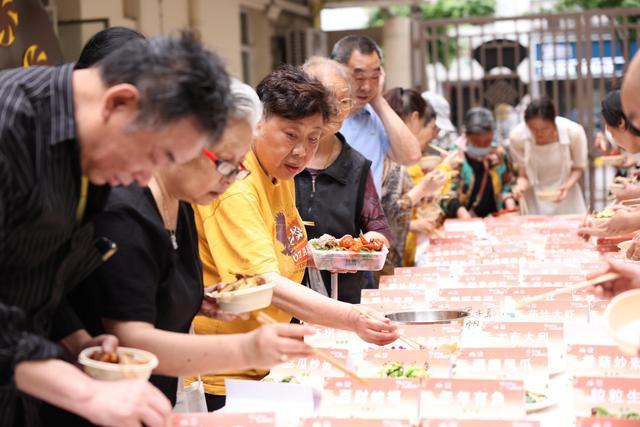 强体魄、传风俗、品百家宴……这个街道的家庭文化节开幕了！