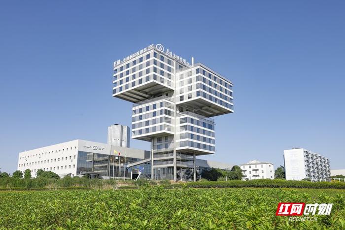 科技园标志,科技园标志属于什么类型-第4张图片-雷盾自助建站|ai文本生成,aigc软件站公司网站源码-天霸装饰 科技园标志,科技园标志属于什么类型-第4张图片-雷盾自助建站|ai文本生成,aigc软件站公司网站源码-天霸装饰