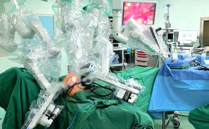 海医二院完成机器人辅助下乳腺癌和甲状腺癌两台手术